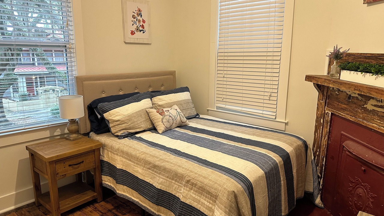 Photo of Bedroom in Midtown