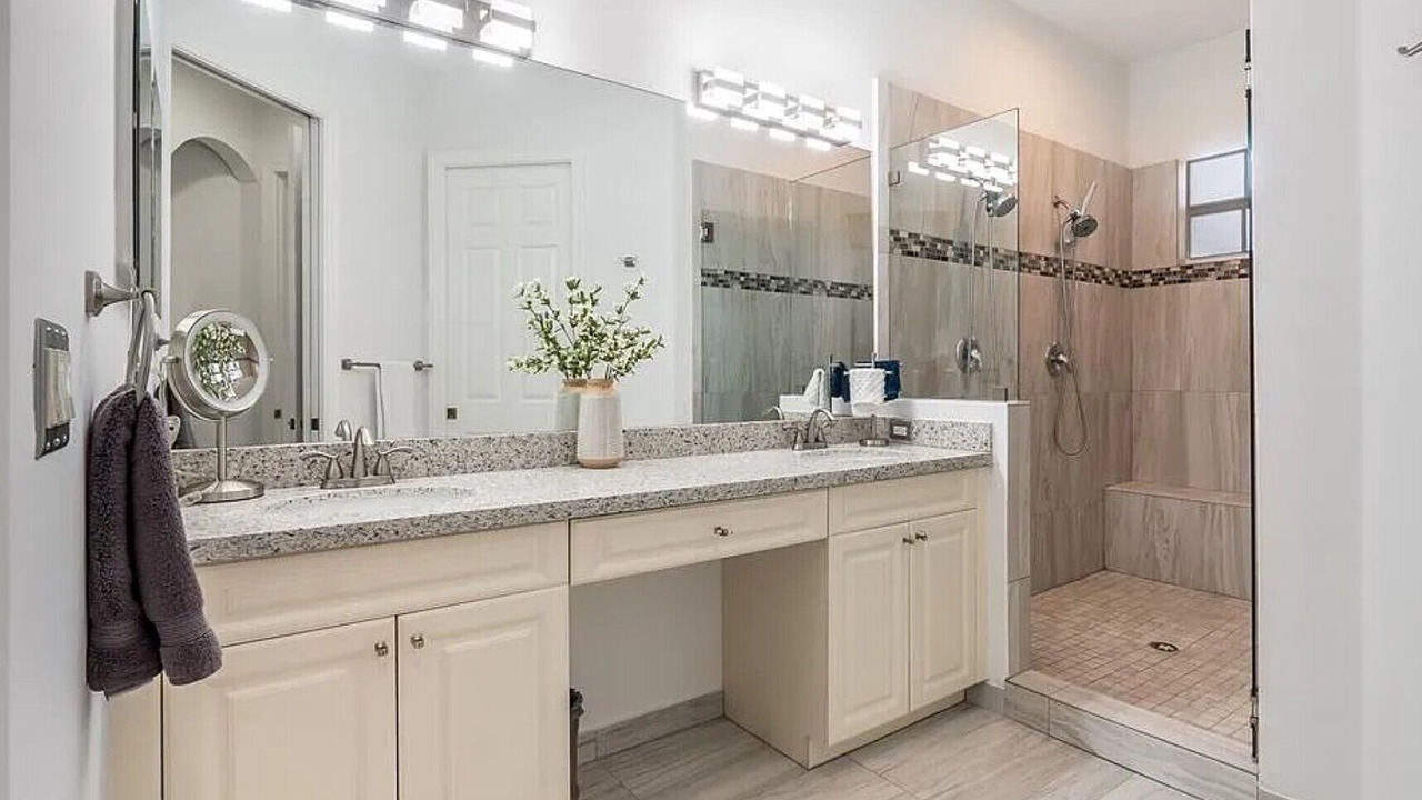 Photo of Bathroom in Parkland