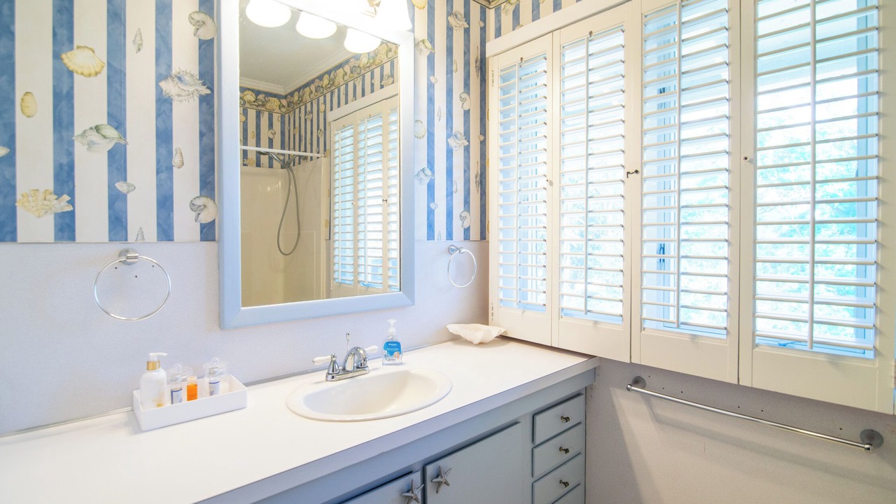 Photo of Bathroom in Debordieu Colony