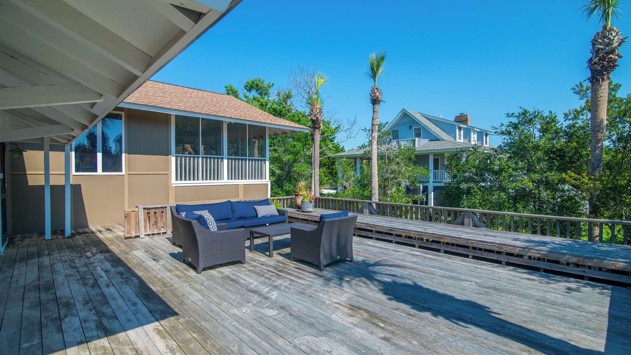 Photo of Patio Balcony in Debordieu Colony