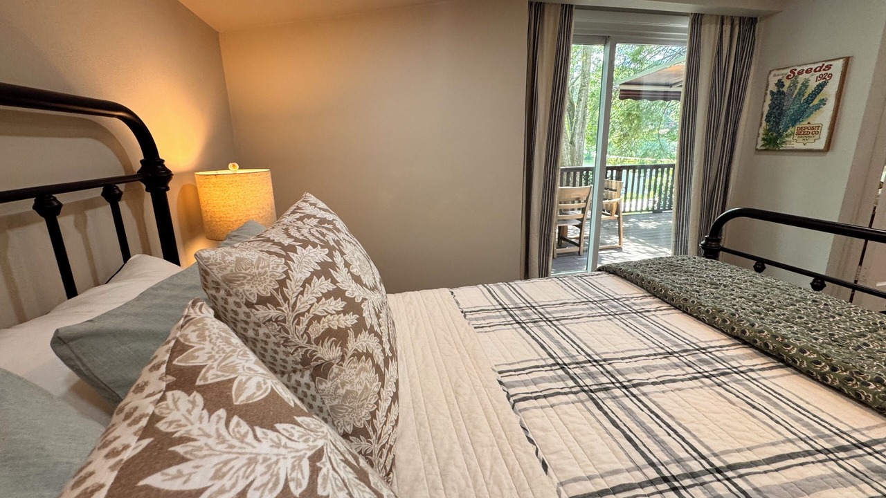 Photo of Bedroom in Mountain Rest