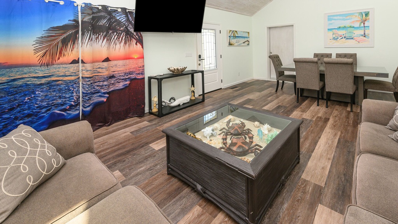Photo of Livingroom in Long Bay Estates