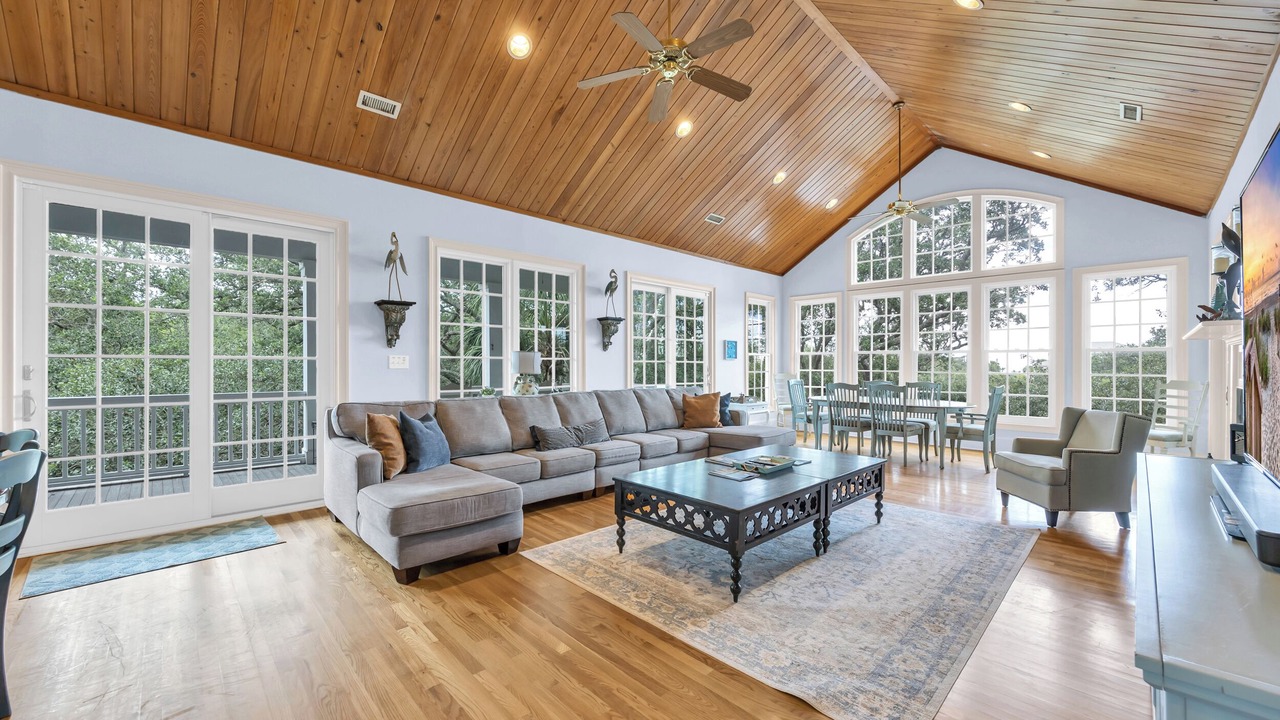 Photo of Livingroom in Debordieu Colony