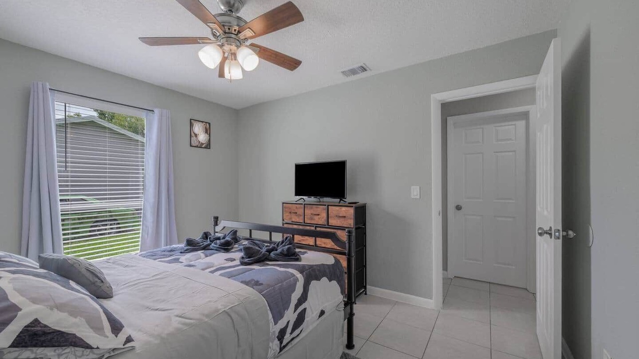 Photo of Bedroom in Lakewood Park