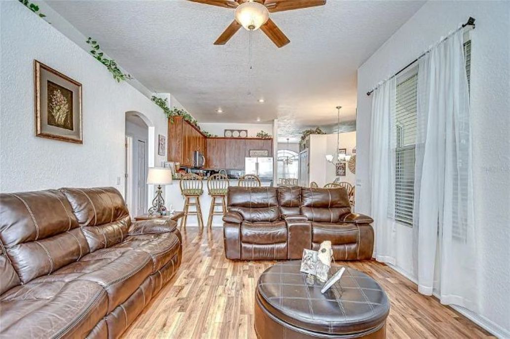 Photo of Livingroom in Valrico