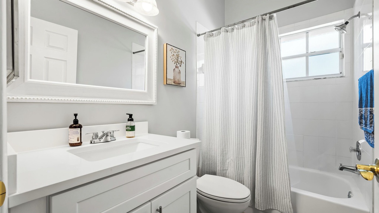 Photo of Bathroom in Crown Pointe