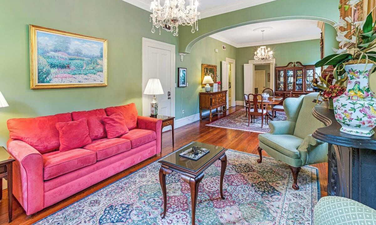 Photo of Livingroom in Old West Broad Neighborhood