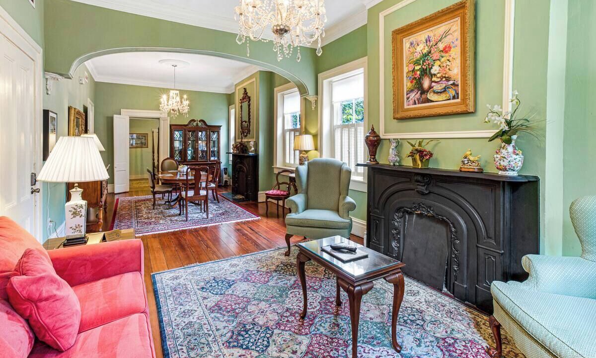 Photo of Livingroom in Old West Broad Neighborhood