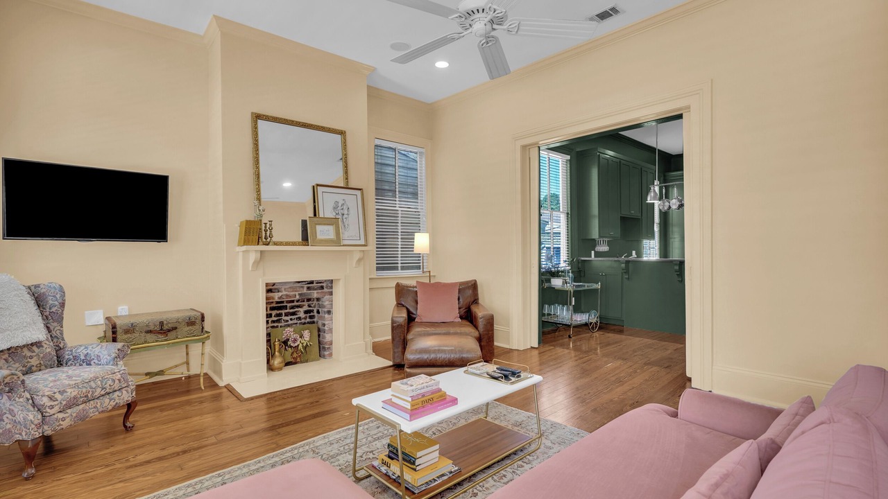 Photo of Livingroom in Savannah Victorian District