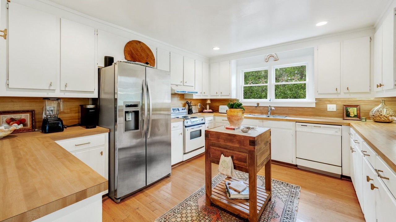 Photo of Kitchen in Debordieu Colony