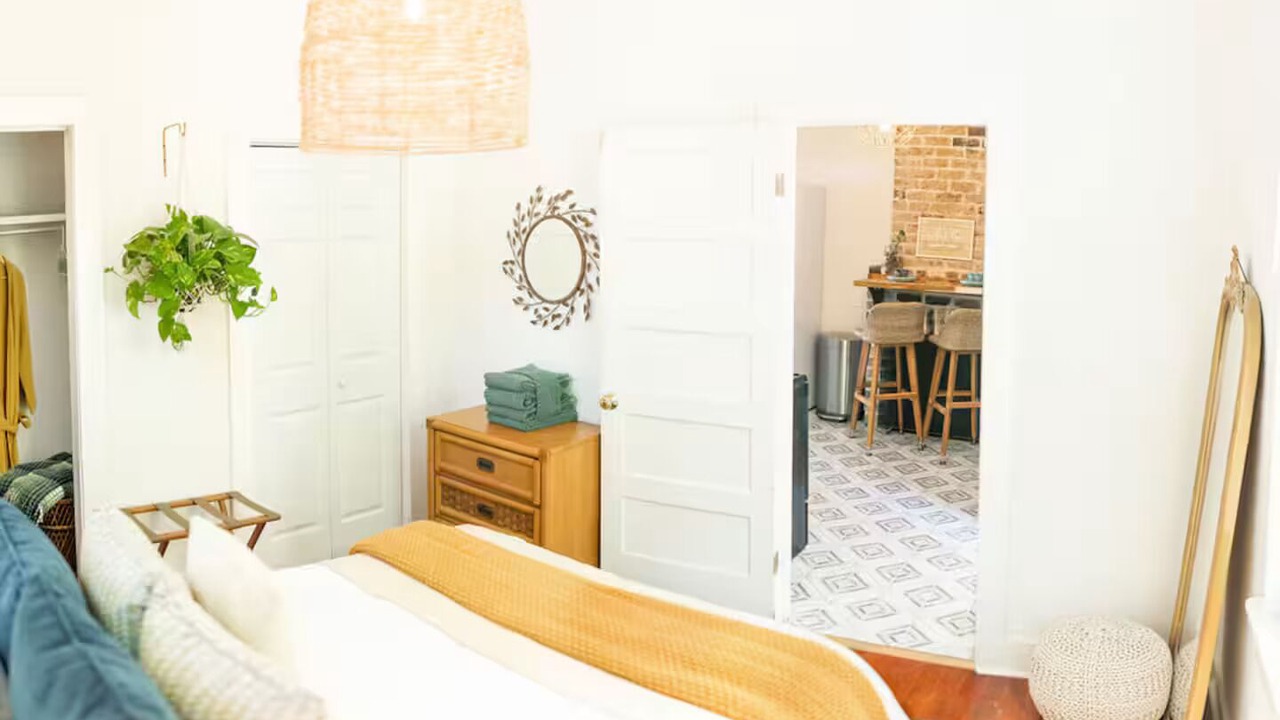 Photo of Bedroom in Metropolitan