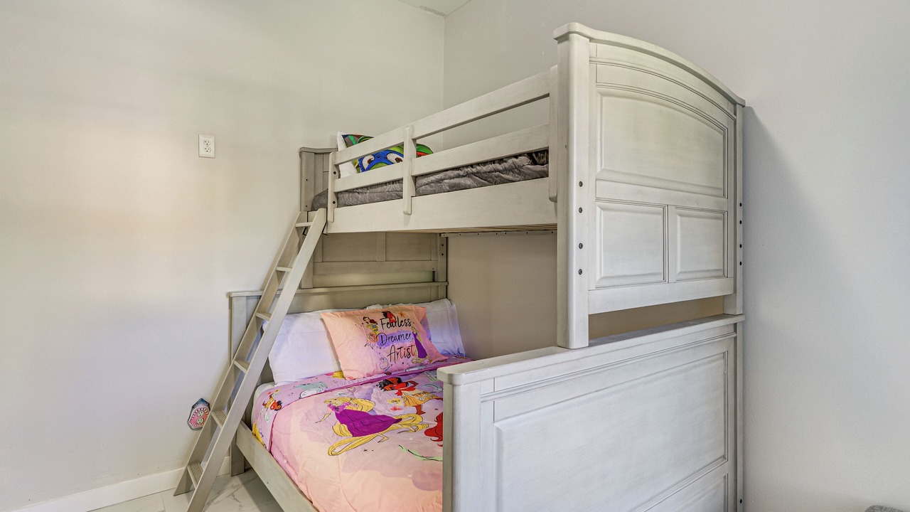 Photo of Bedroom in Sebastian Highlands
