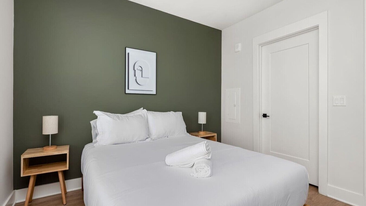 Photo of Bedroom in Carver City - Lincoln Gardens