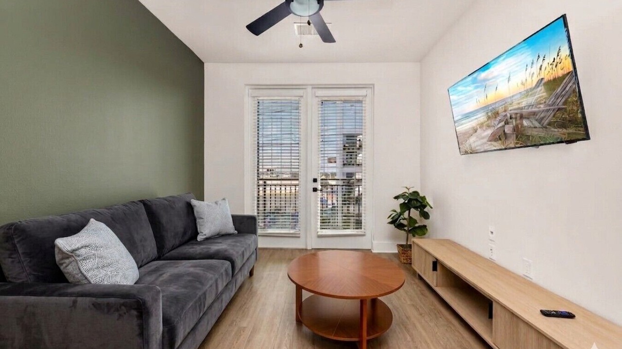 Photo of Livingroom in Carver City - Lincoln Gardens