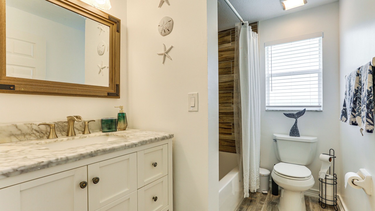 Photo of Bathroom in Crown Pointe
