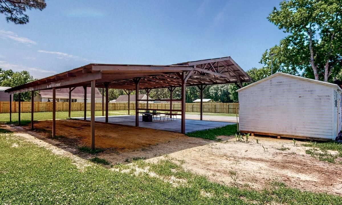 Photo of Outdoor in Bloomingdale