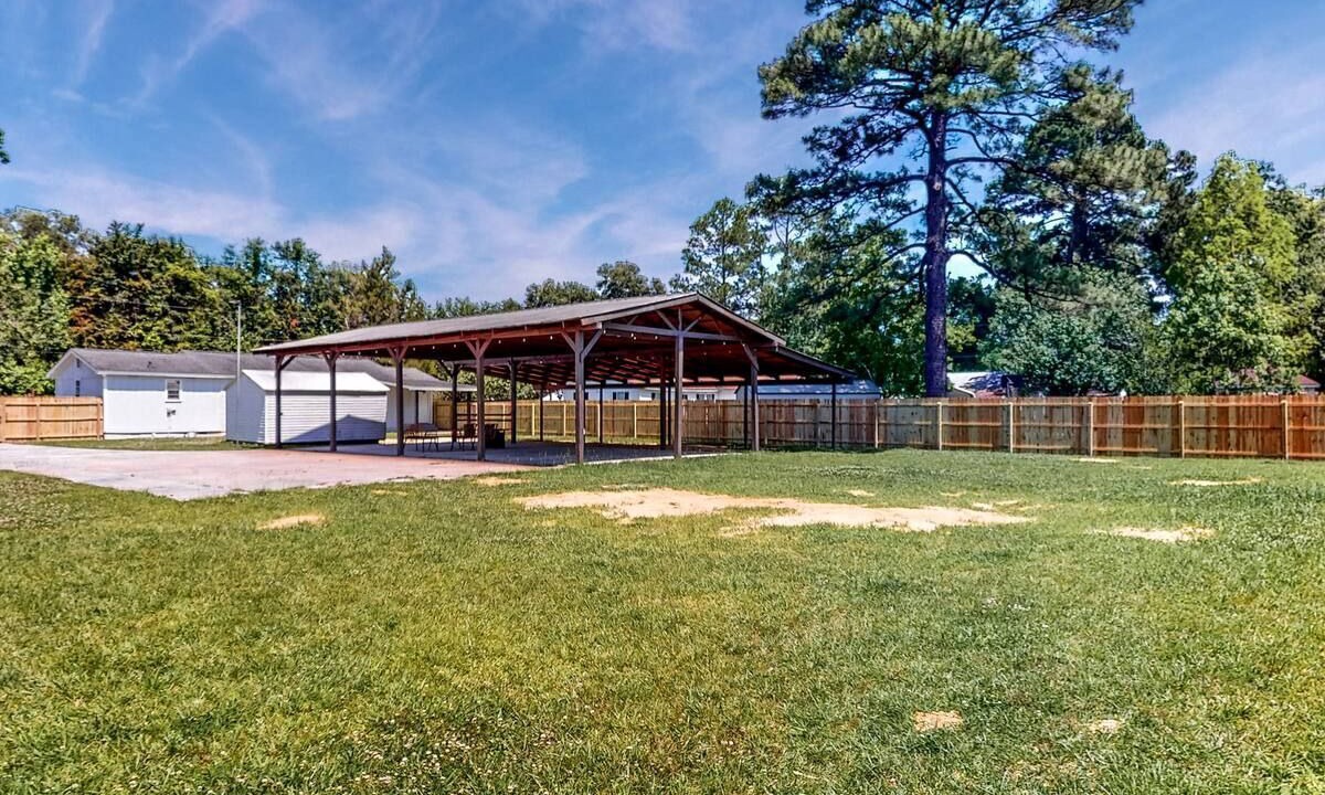 Photo of Outdoor in Bloomingdale