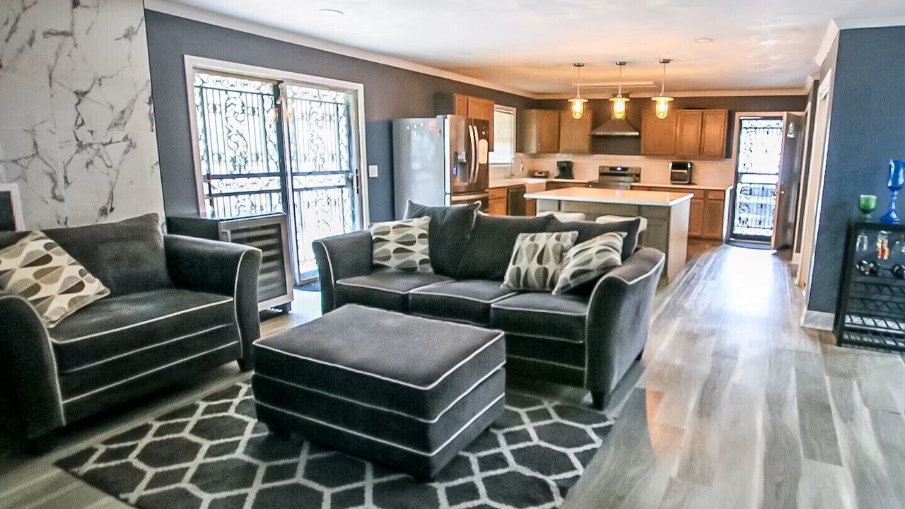 Photo of Livingroom in Seven Oaks