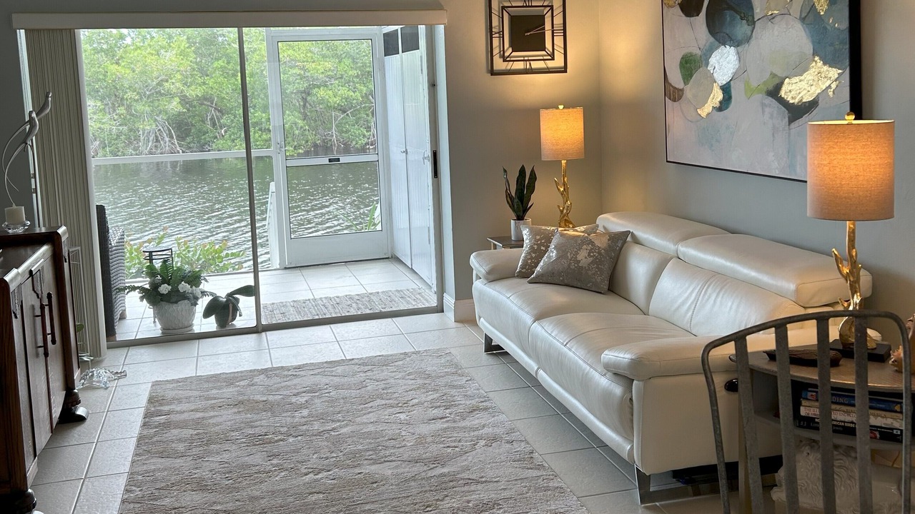 Photo of Livingroom in Hammock Bay