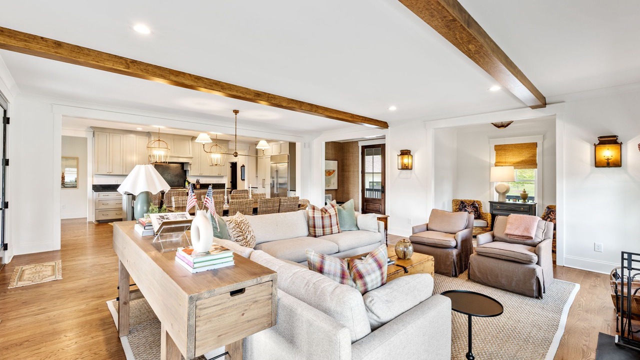 Photo of Livingroom in Six Mile