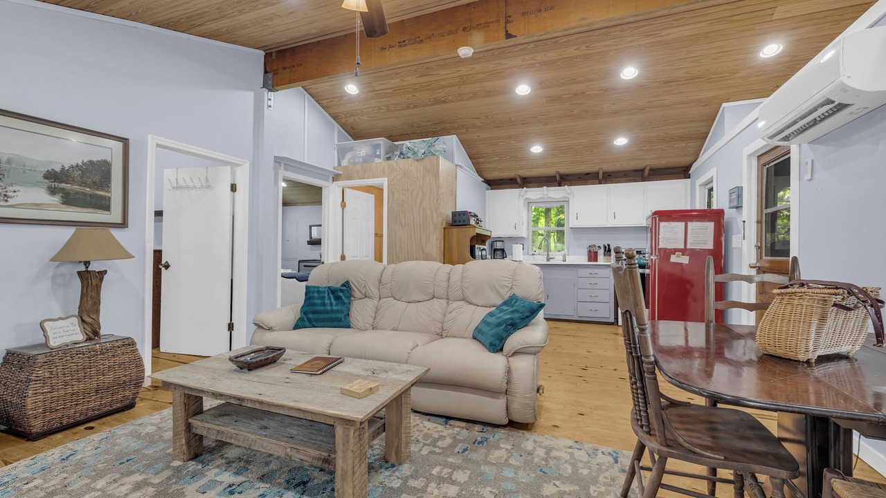 Photo of Livingroom in Mountain Rest