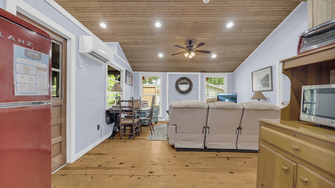 Photo of Livingroom in Mountain Rest