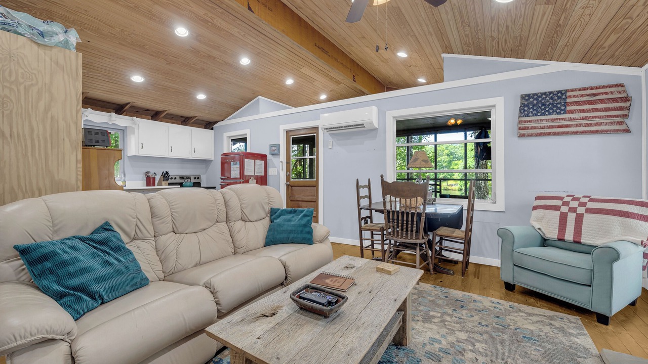 Photo of Livingroom in Mountain Rest