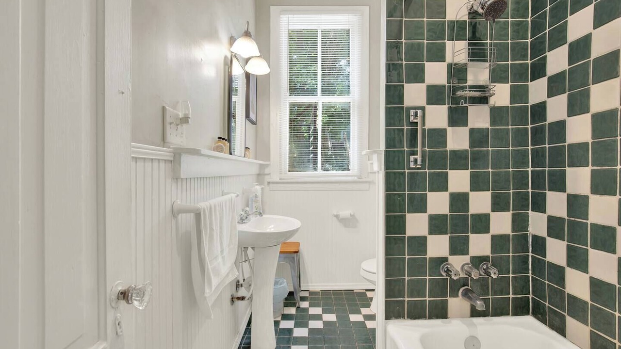 Photo of Bathroom in Thomas Square