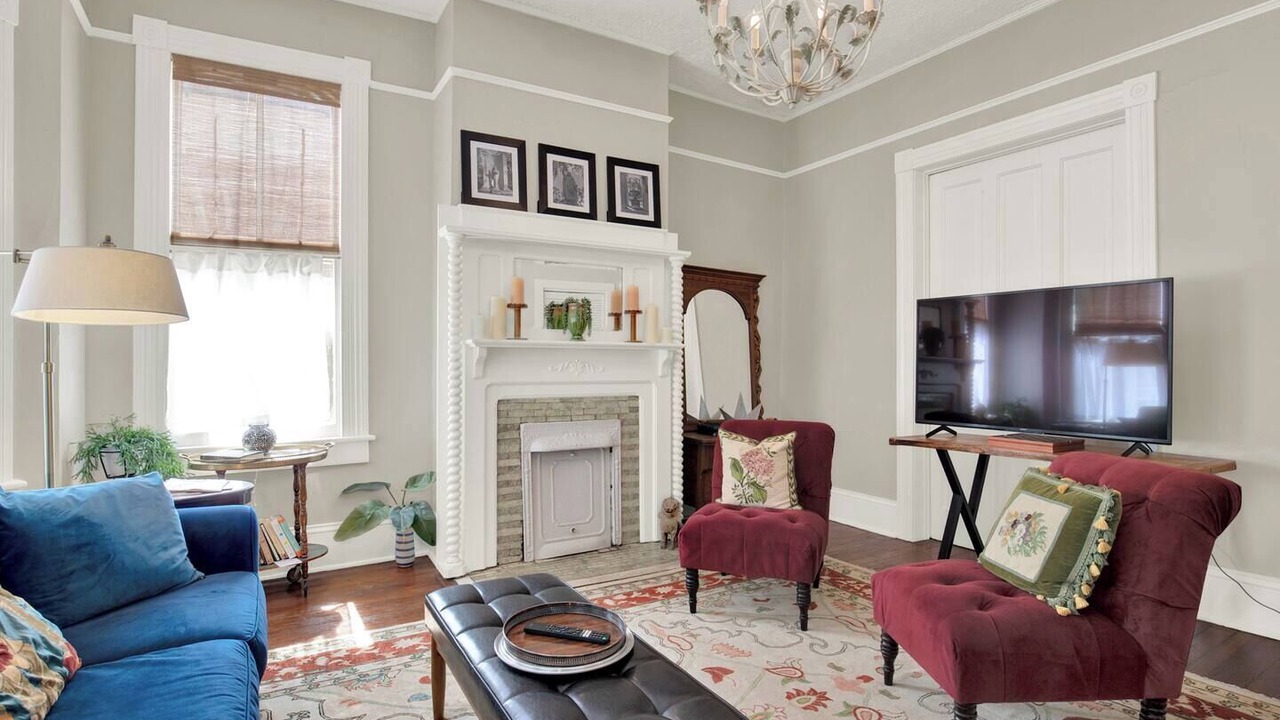 Photo of Livingroom in Thomas Square