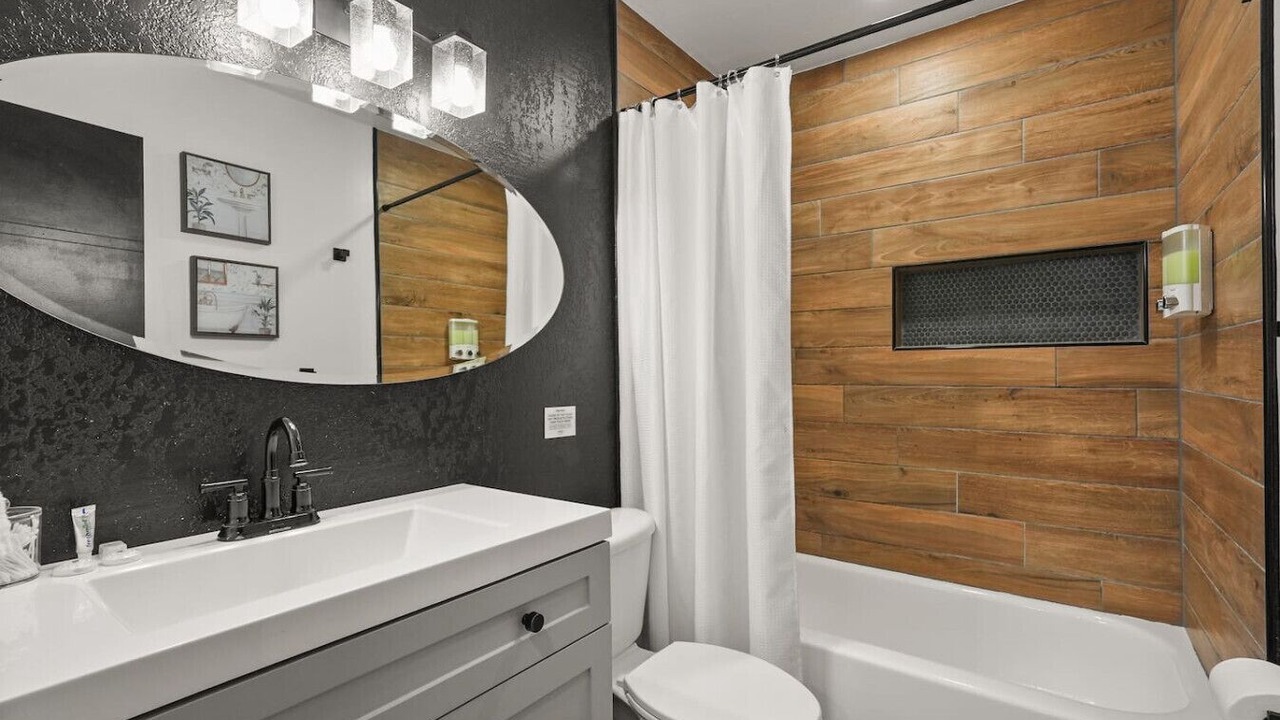 Photo of Bathroom in Lawsona - Fern Creek