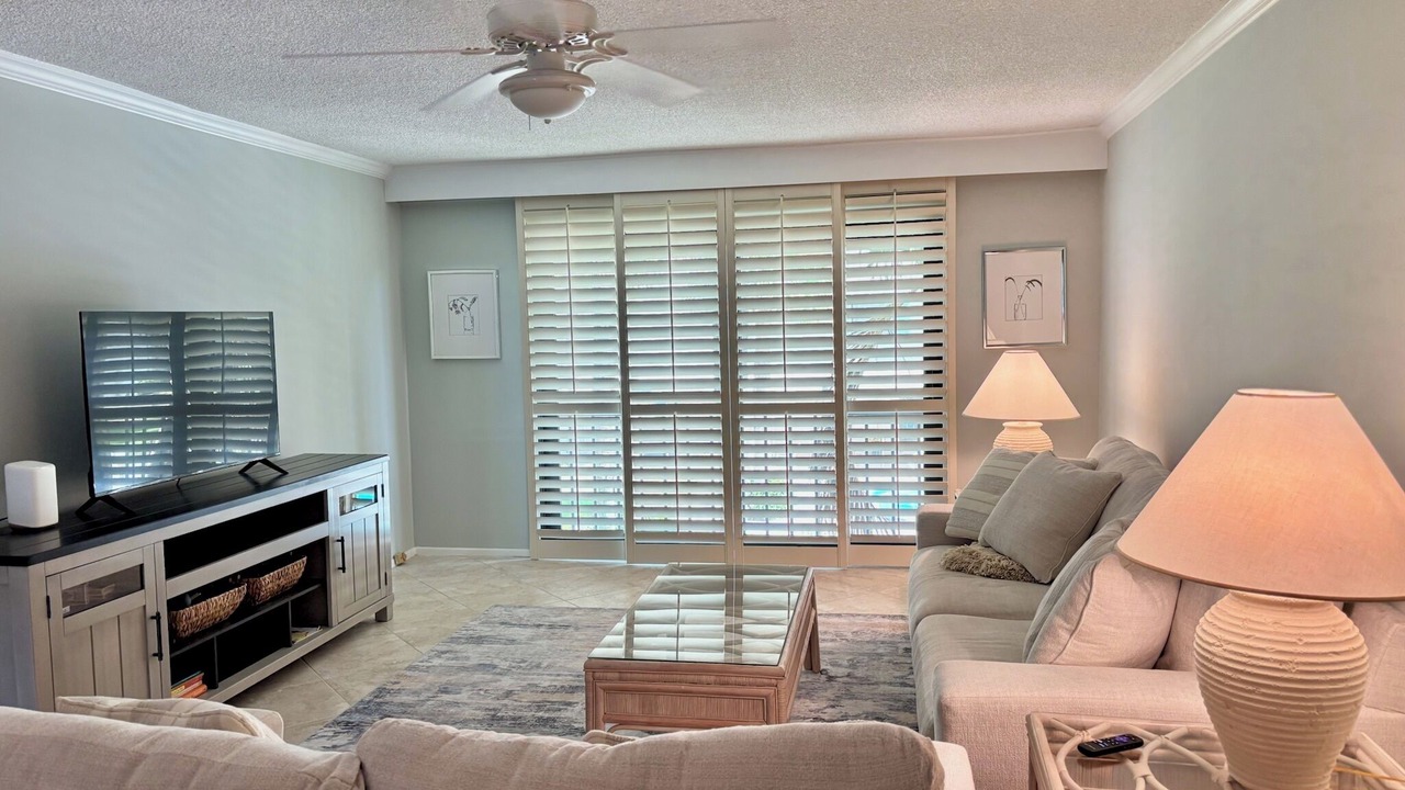 Photo of Livingroom in Indian River Shores