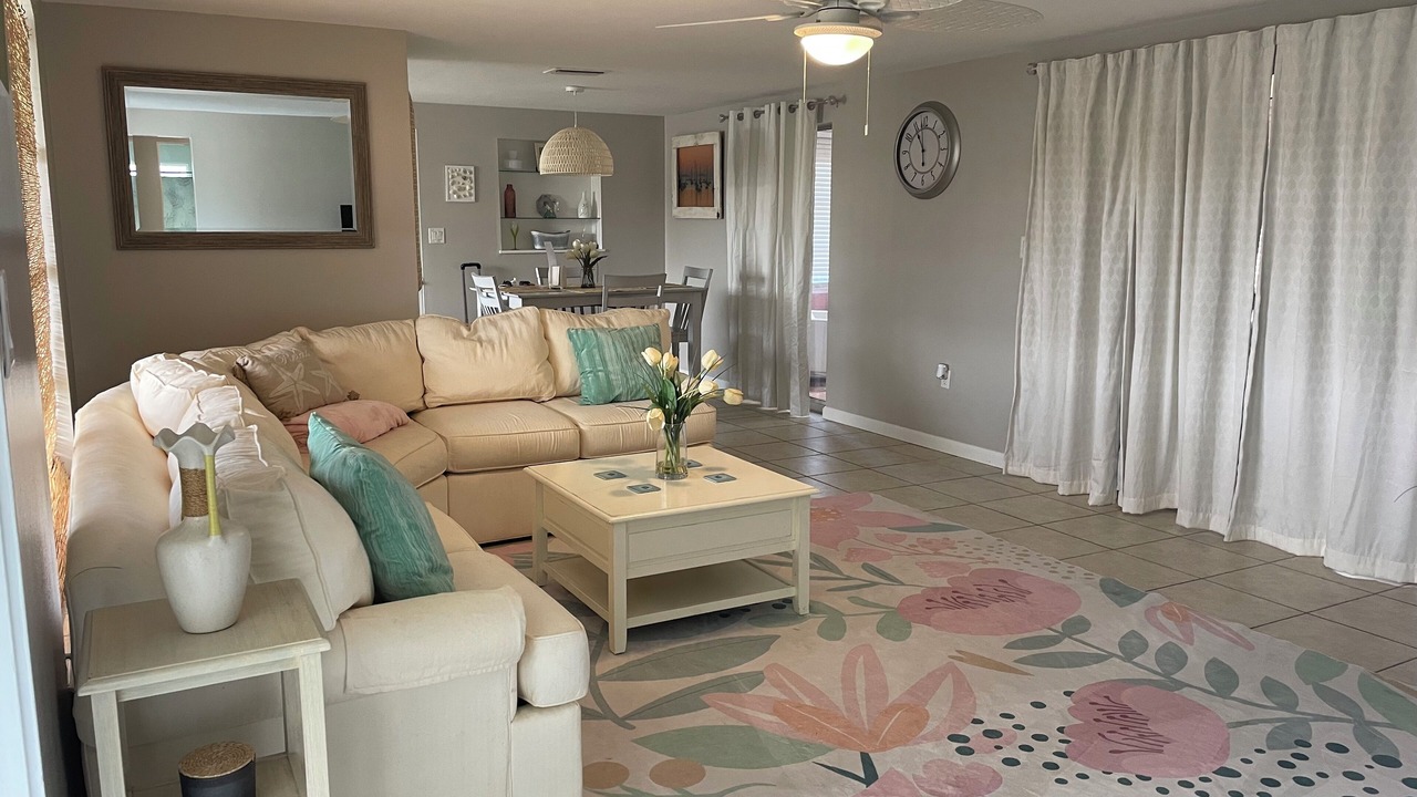 Photo of Livingroom in Venice Gardens