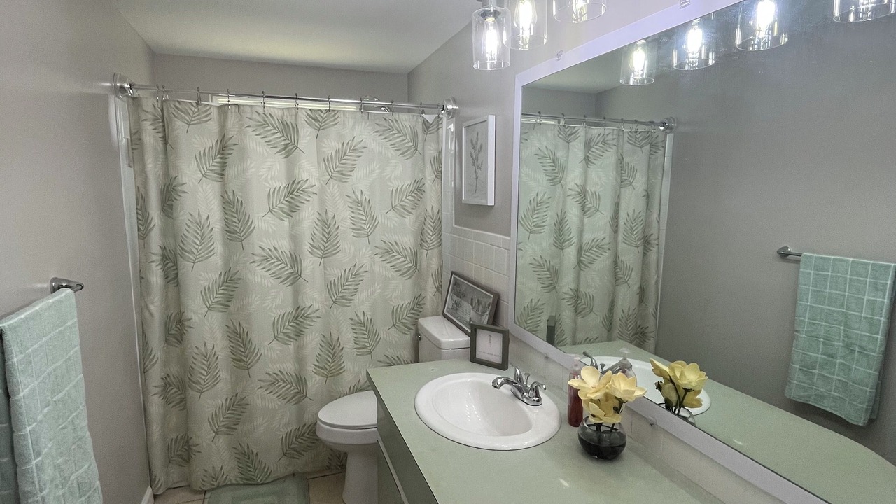 Photo of Bathroom in Venice Gardens