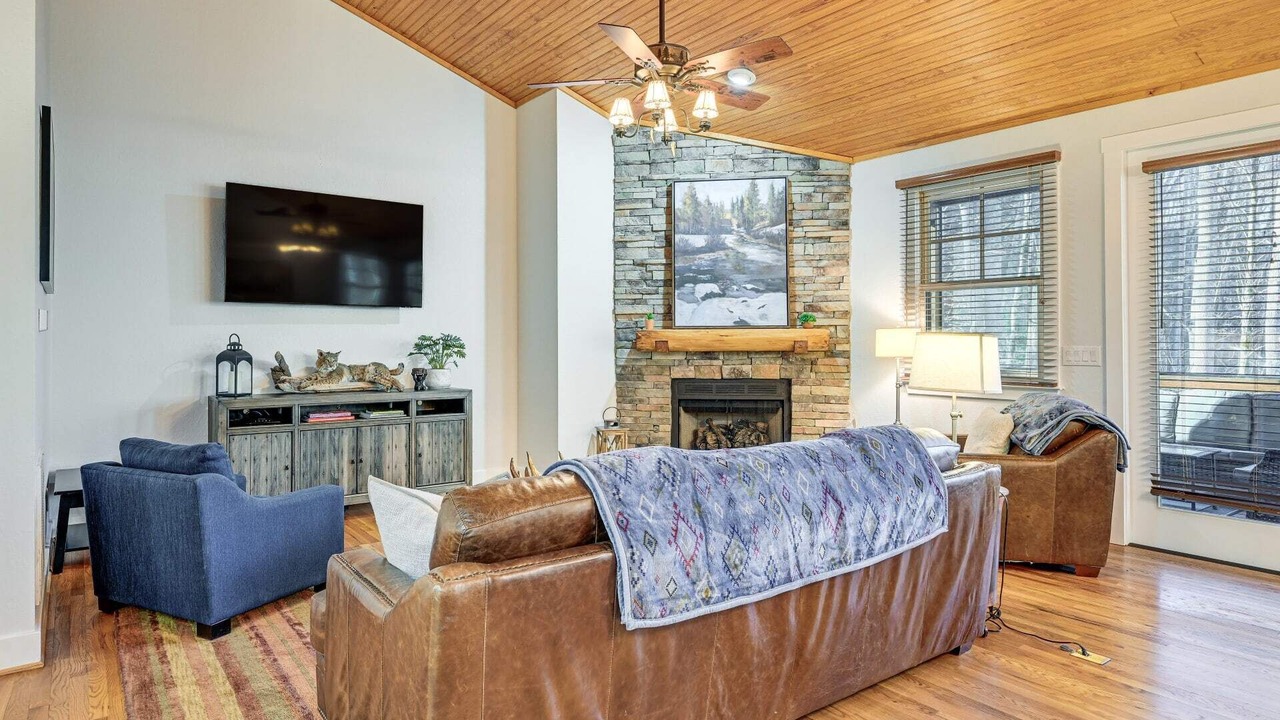 Photo of Livingroom in Bear Lake Reserve
