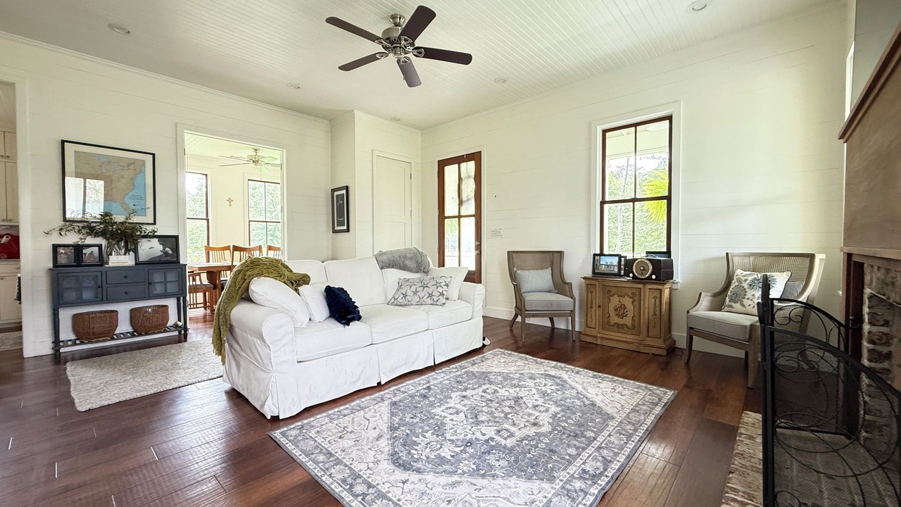 Photo of Livingroom in Eden