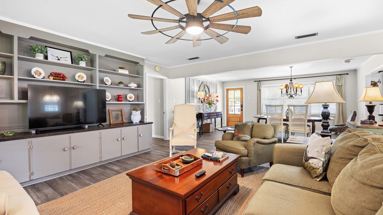 Photo of Livingroom in Valdosta