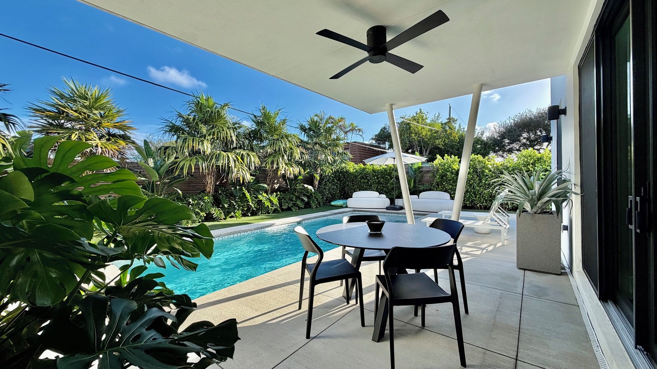 Photo of Outdoor in Tropic Palms