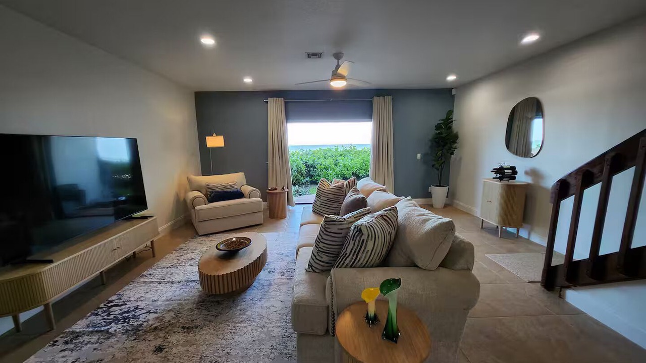 Photo of Livingroom in New Melbourne Beach