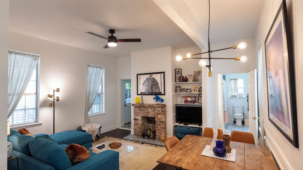Photo of Livingroom in Thomas Square