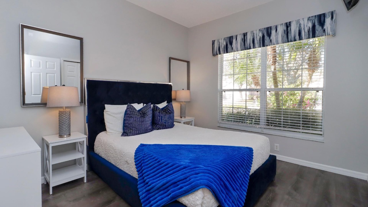 Photo of Bedroom in Seasons