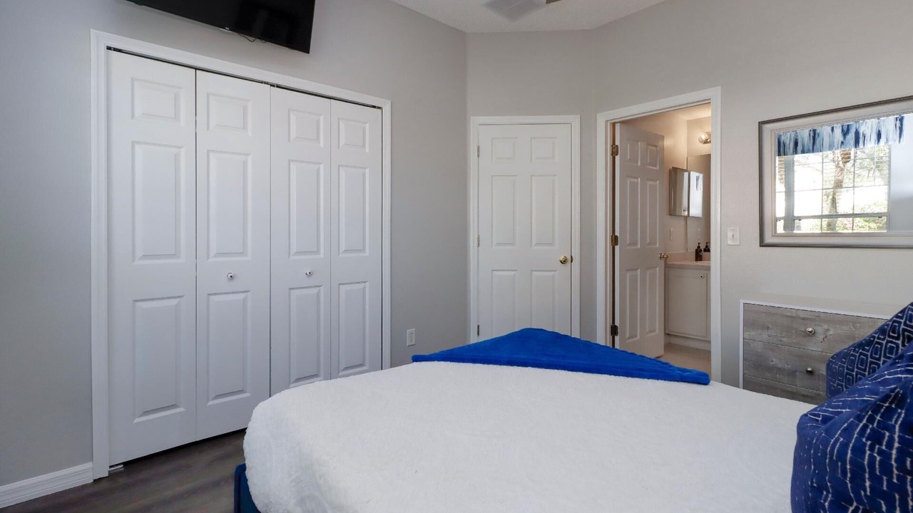 Photo of Bedroom in Seasons