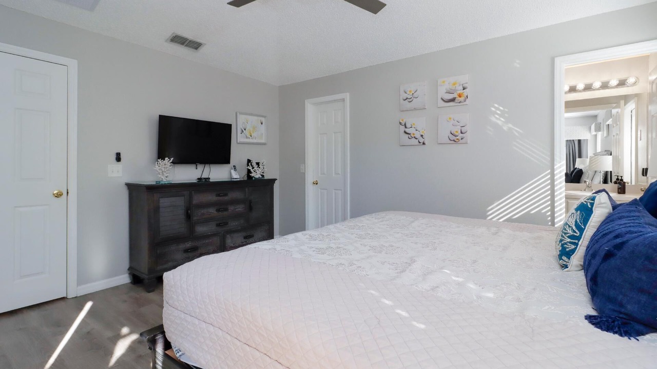 Photo of Bedroom in Seasons