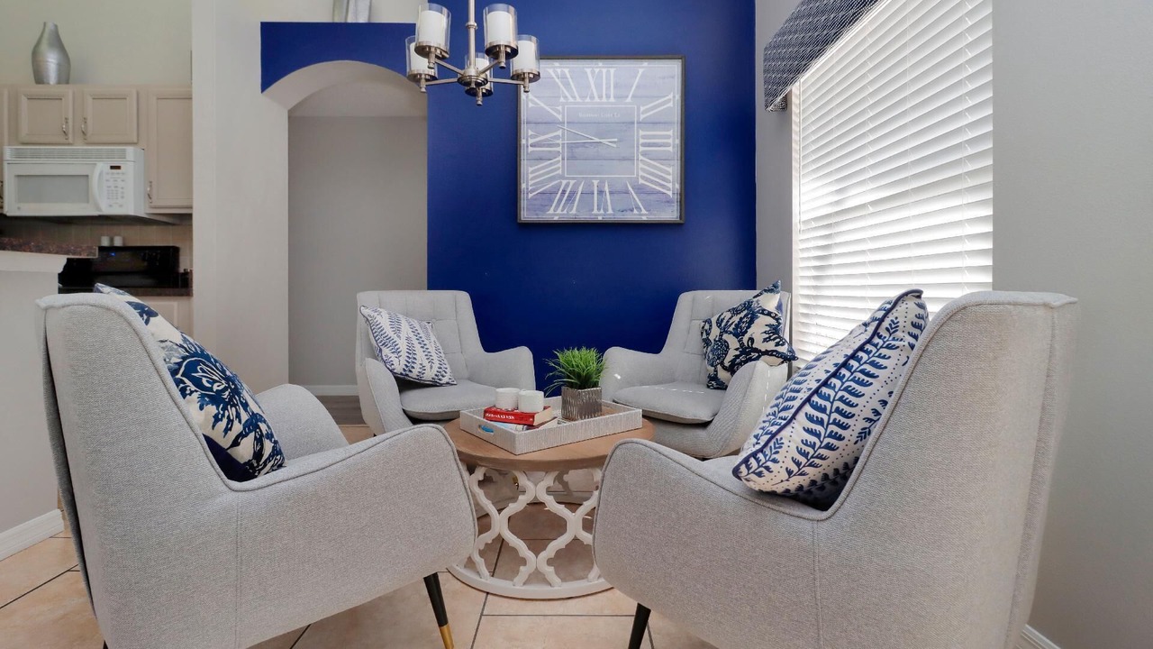 Photo of Livingroom in Seasons