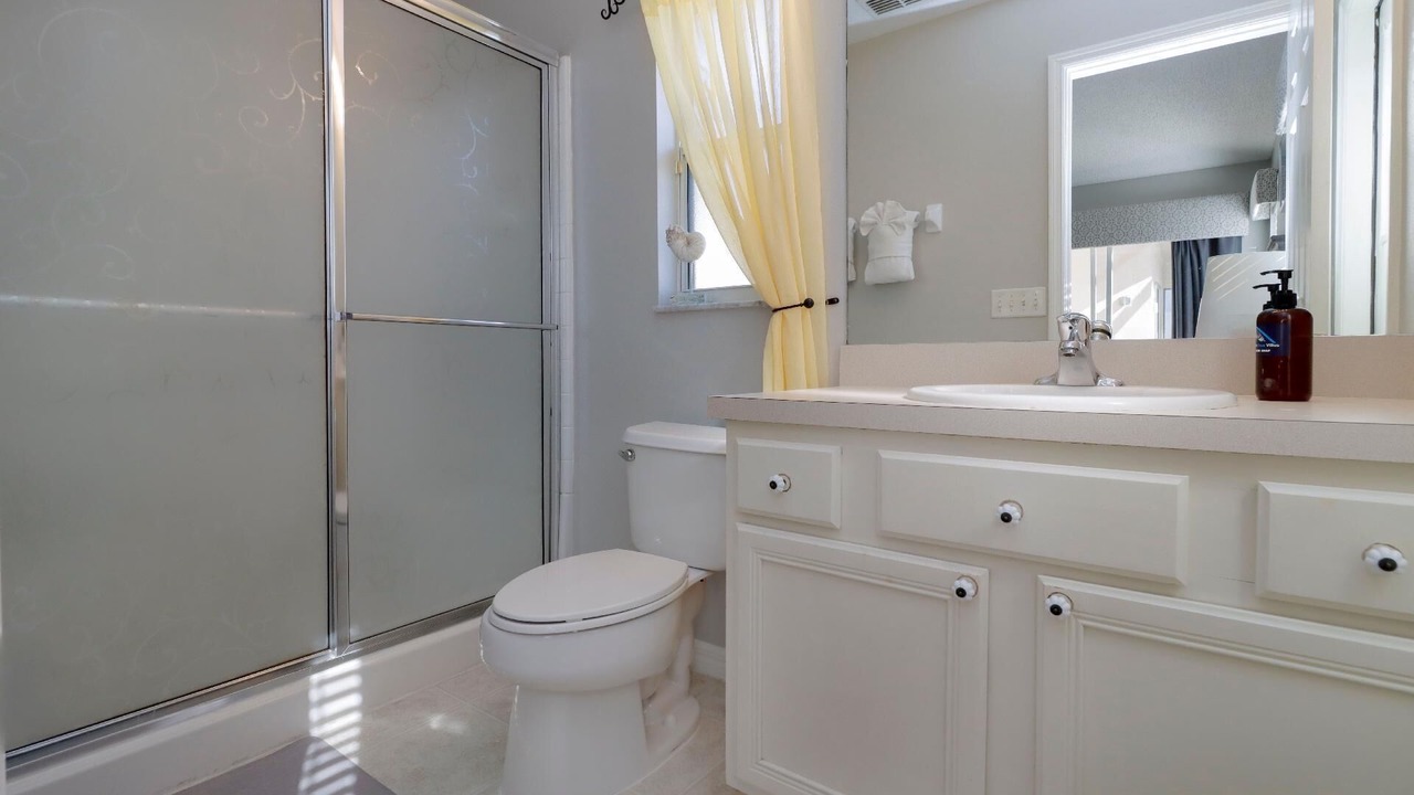 Photo of Bathroom in Seasons
