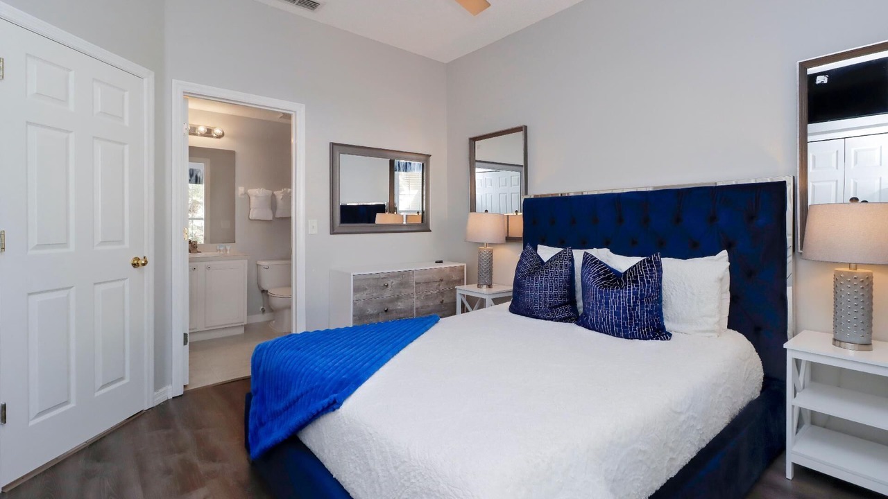 Photo of Bedroom in Seasons
