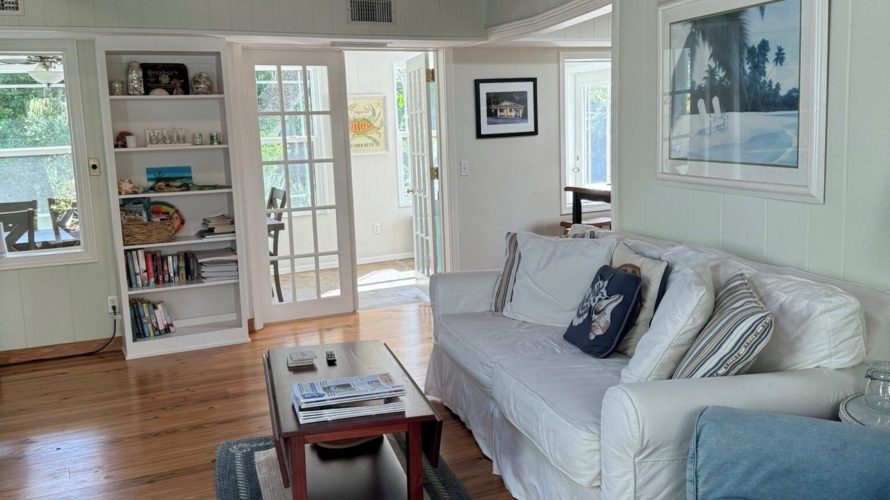 Photo of Livingroom in Central Beach