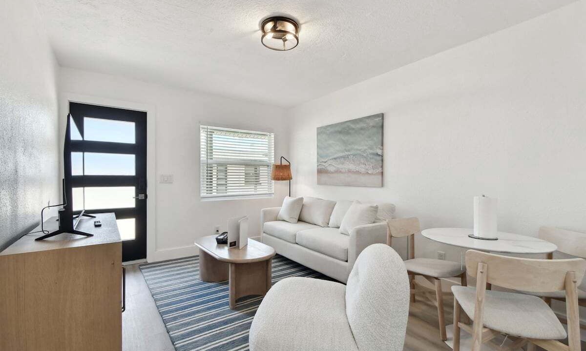 Photo of Livingroom in Treasure Island