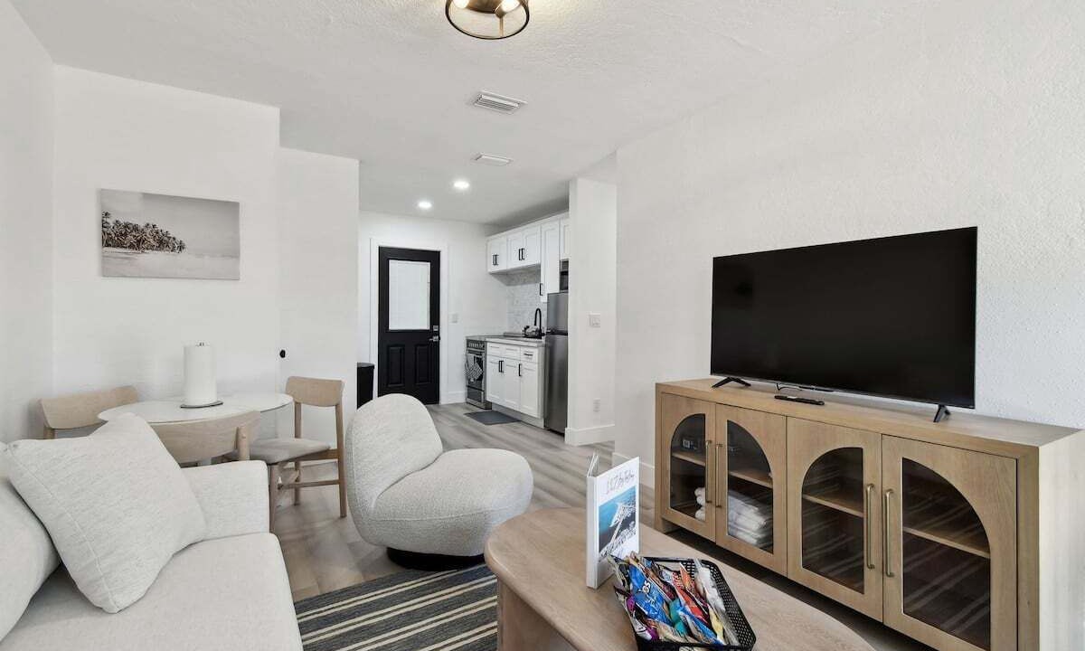 Photo of Livingroom in Treasure Island