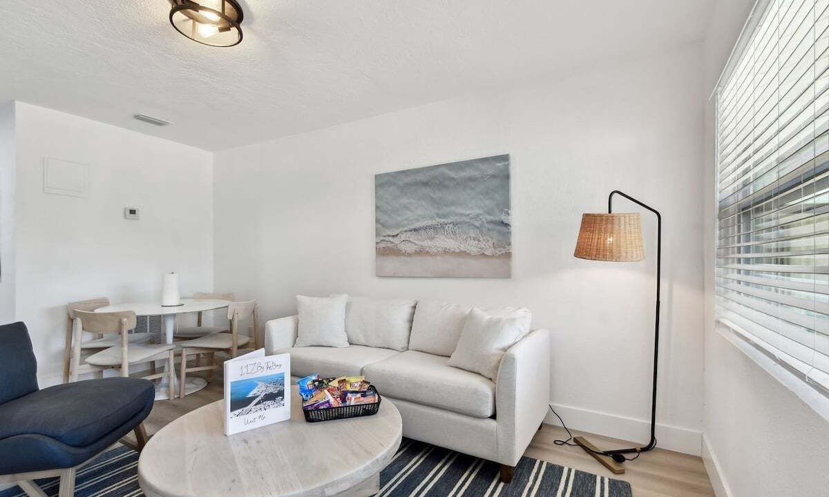 Photo of Livingroom in Treasure Island