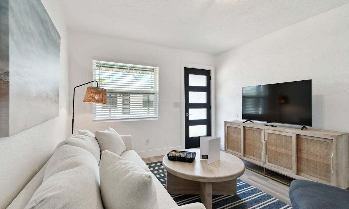 Photo of Livingroom in Treasure Island
